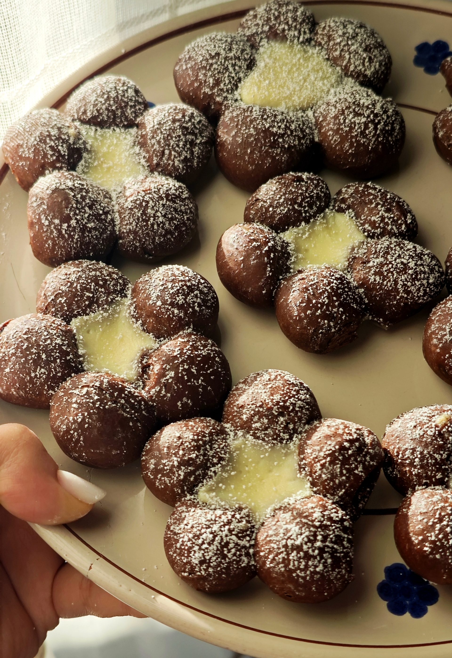 Soffici Fiori di Pan Brioche al Cioccolato - ricetta di afuocolento