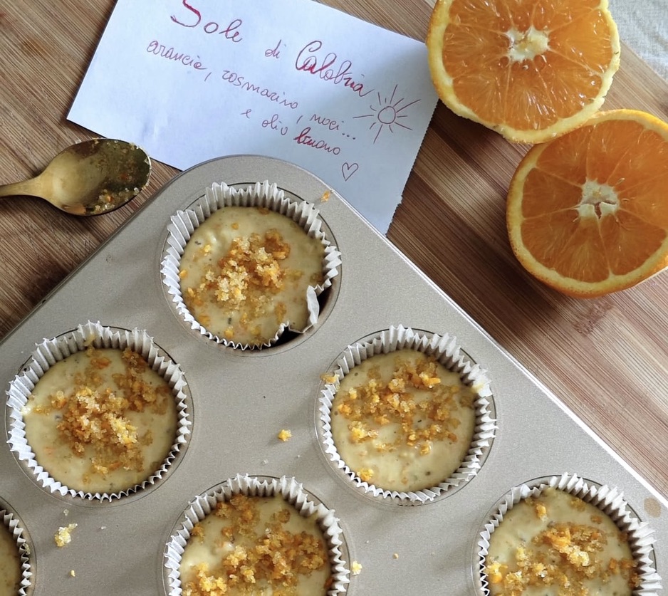 Muffin Arancia, Noci e Rosmarino - ricetta di afuocolento