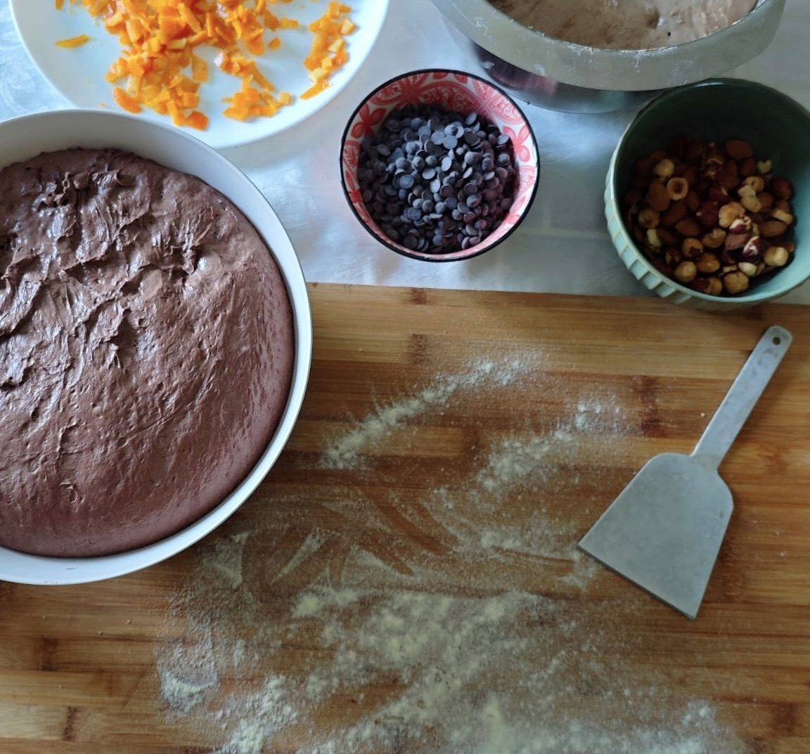 Pane al cioccolato, nocciole e scorzette candite — Passo 1