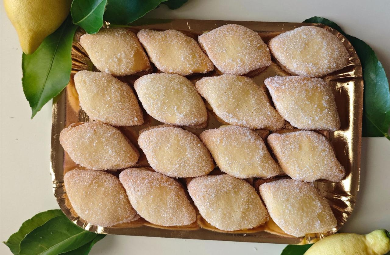 Limoni di frolla con crema pasticcera — Ricetta Dolci di afuocolento